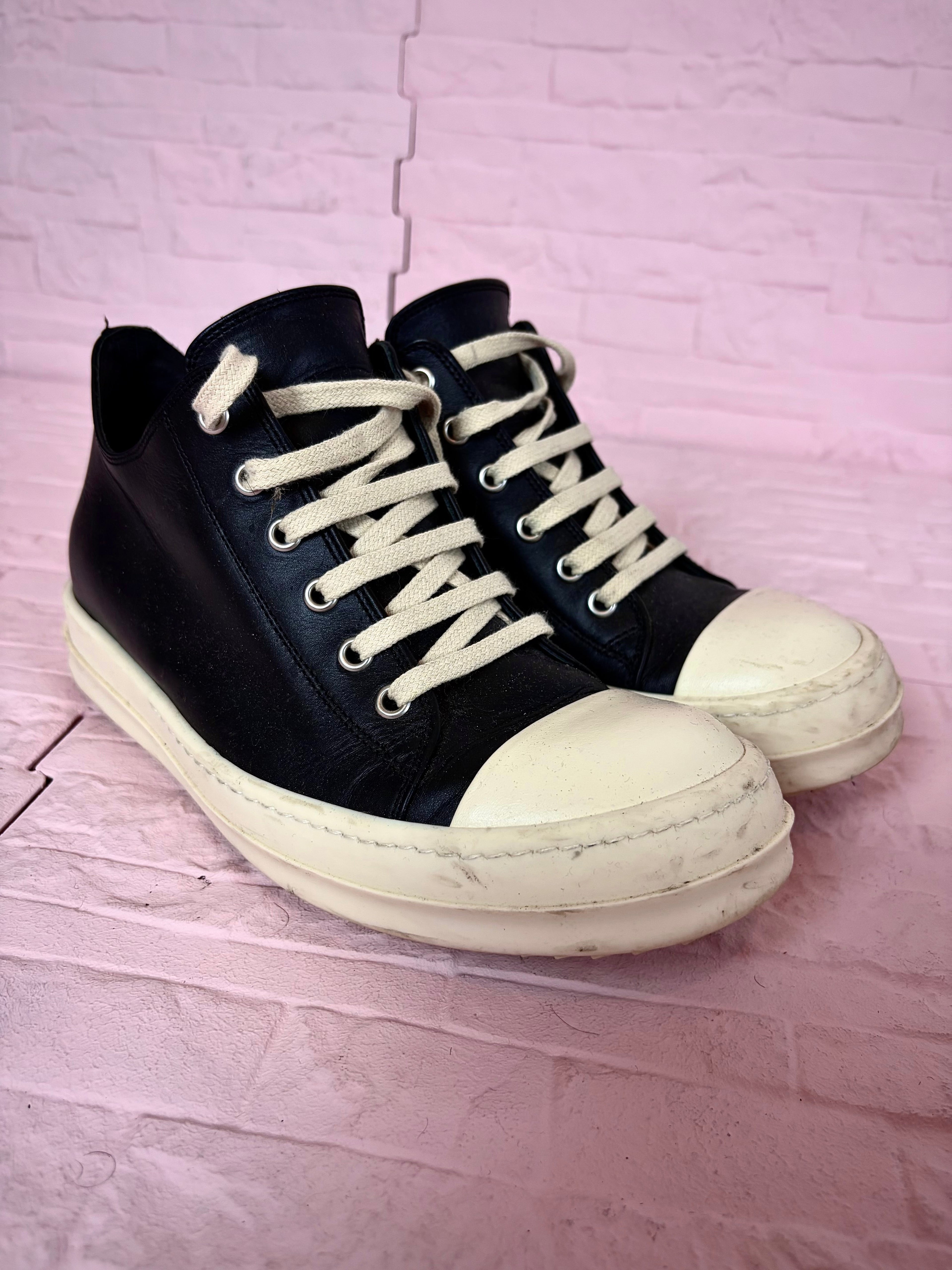 Shoes ——>
