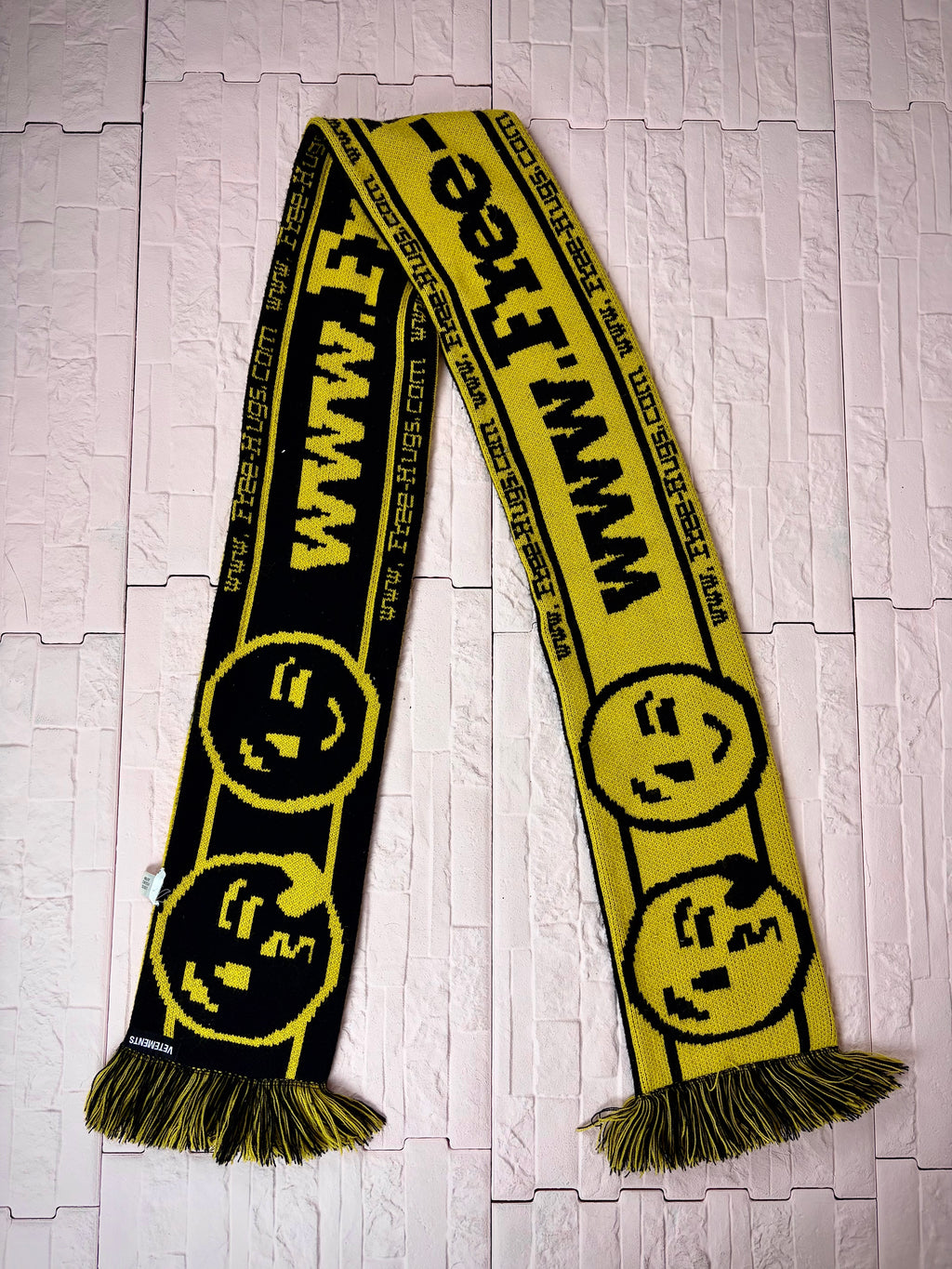Vetements emoji scarf